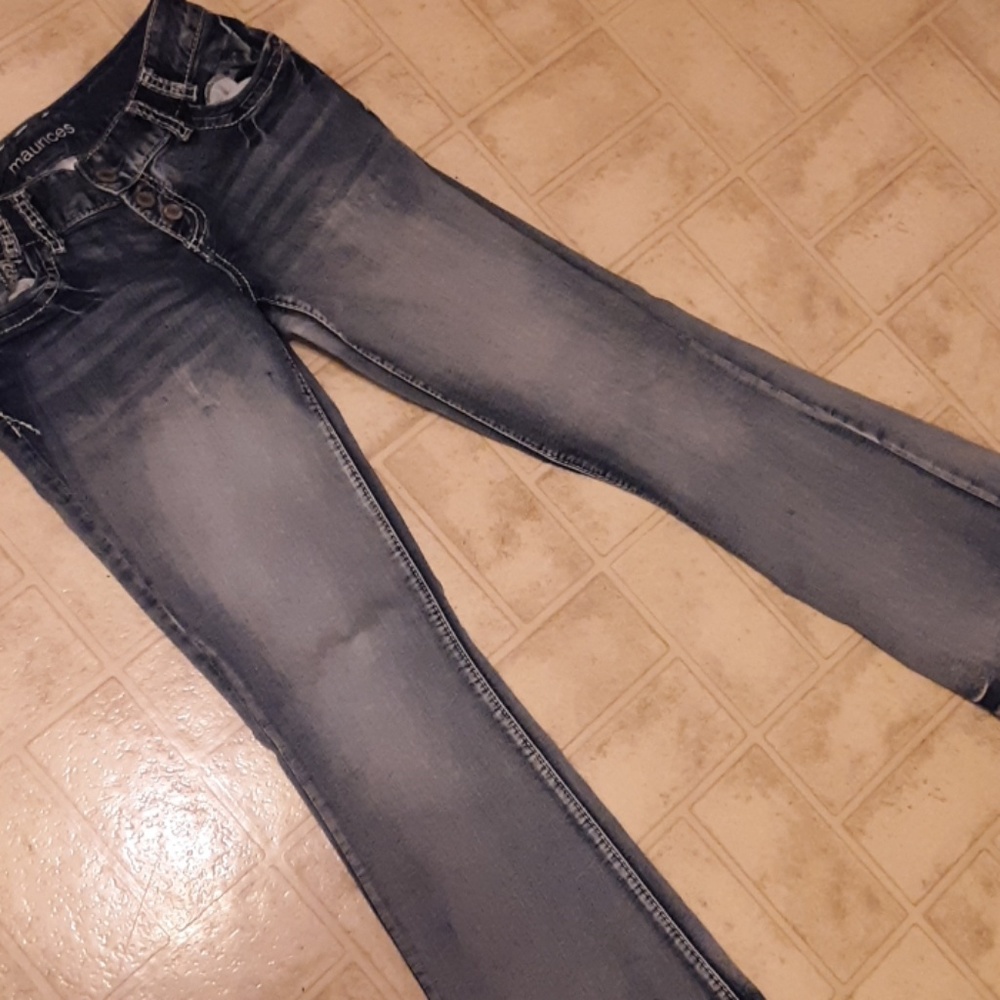 Buttonflied Light blue never worn Jeans.